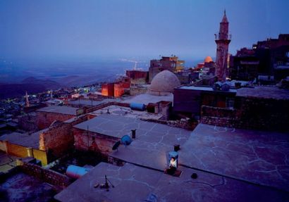 Anja JENSEN(née en 1966) Mardin, 2006 C-print n°2/5, signée au dos 140 x 200 cm-55...