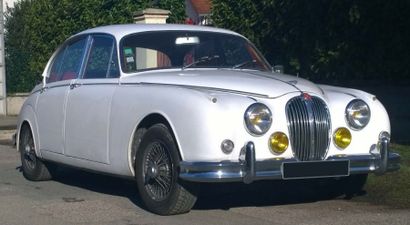 1961 - Jaguar MK II 3.4 L «La berline de série la plus rapide du monde» Présentée...