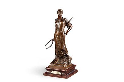 EDOUARD DROUOT (1859-1945) La moissoneuse Sujet en bronze à patine brune Signé à...