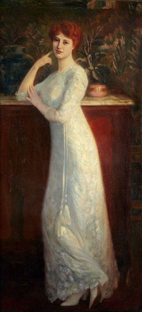 Juan Gabriel SALA (1867-1918) Portrait de femme en robe blanche, debout, Paris, 1912...