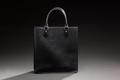 LOUIS VUITTON "Sac plat" en cuir épi noir Kouril, double anse portée main, intérieur...