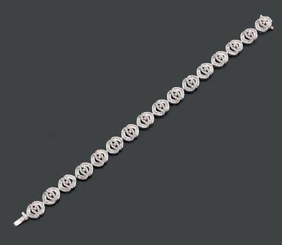 null Bracelet articulé en or gris 18k composé de boucles serties de diamants de taille...