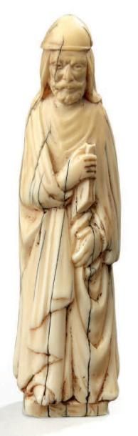 null Statuette en ivoire représentant un saint personnage tenant un volume. Ancien...
