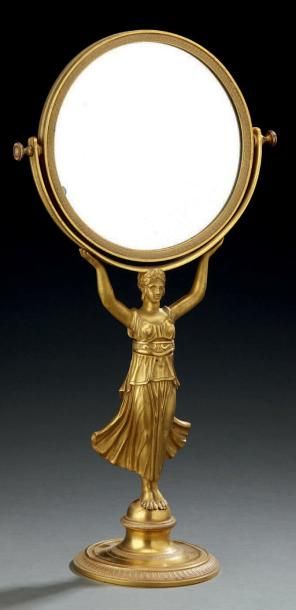 null Miroir inclinable en bronze ciselé et doré, le miroir souligné d'une frise d'entrelacs...