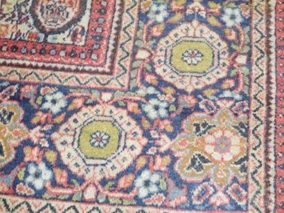 null TABRIZ - Nord ouest de la Perse Fin tapis à décor de semis de botehs sur fond...