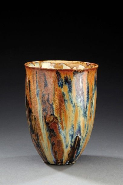 AUGUSTE DELAHERCHE (1857-1940) Vase à corps ovoïde à large colévasé en céramique...