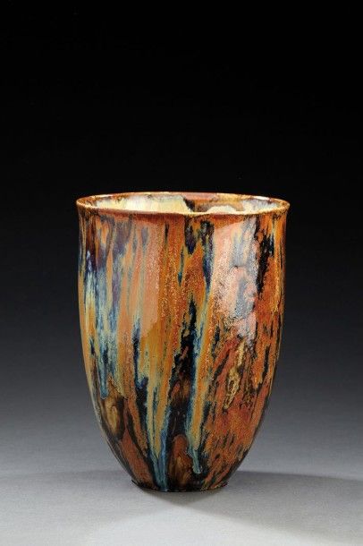 AUGUSTE DELAHERCHE (1857-1940) Vase à corps ovoïde à large colévasé en céramique...