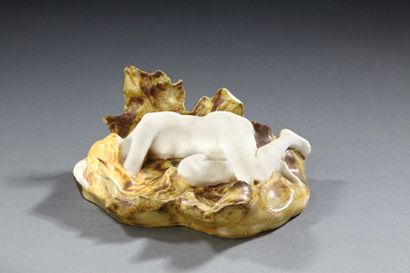 ALFRED FINOT (1876-1947) et MOUGIN NANCY Sujet en céramique émaillée polychrome figurant...