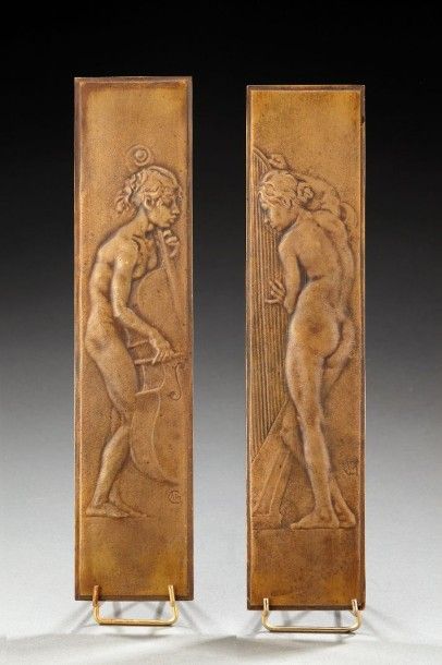 Alexandre charpentier (1856-1909) Paire de plaques en bronze figurant deux femmes...