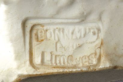 JULES TEISSONNIERE LIMOGES Biscuit en porcelaine de Limoges, figurant une femme dans...