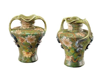 ROYAL BONN GERMANY Paire de vases de forme balustre à deux anses et col annelé et...