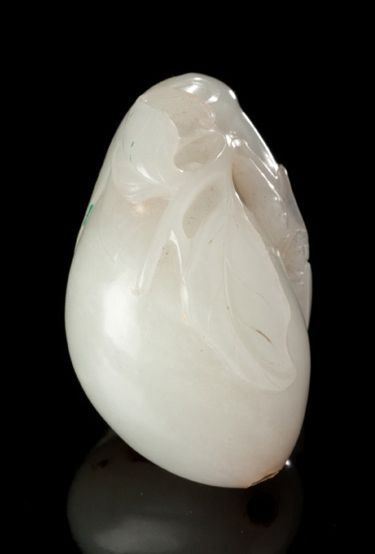 CHINE Pêche de longévité et citron digité en jade clair sculpté. 19ème siècle Long.:...