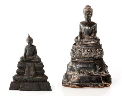 THAILANDE ou LAOS Deux figurines représentant des Bouddhas en position du lotus sur...