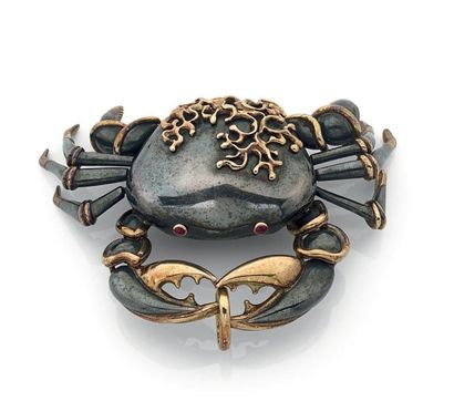 RENE BOIVIN Grand clip "crabe" articulé en argent rehaussé d'or jaune 18K. Le corps...
