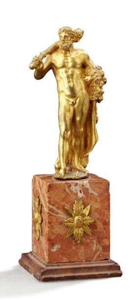 null Statuette en bronze ciselé et doré représentant Hercule portant sur l'épaule...