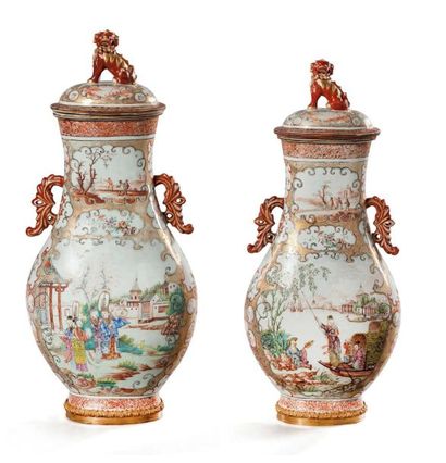 null Importante paire de vases couverts en porcelaine, décorés en émaux polychrome...