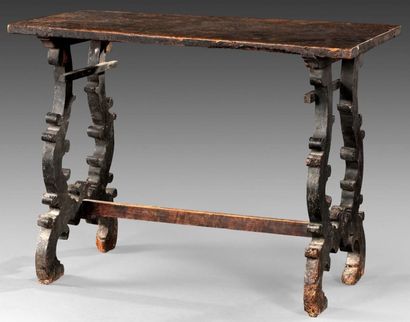 null PETITE TABLE A LIRE Bois de noyer noirci Italie - XVIIème siècle H: 69 cm -...
