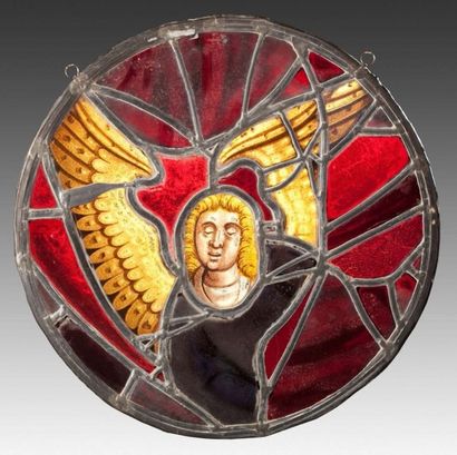 null VITRAIL circulaire en médaillon présentant un buste d'ange aux ailes déployées...