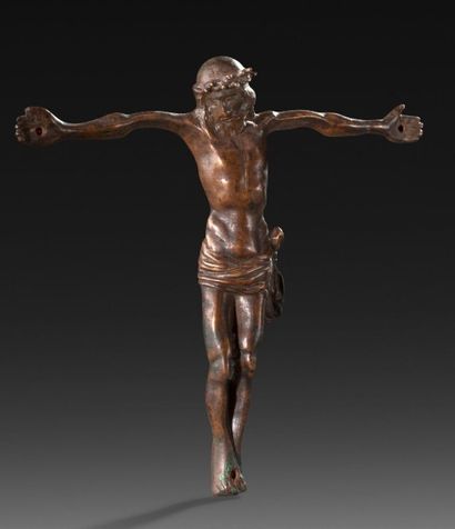 null PETIT Christ d'applique
en bronze fondu, représenté les bras horizontaux, pieds...