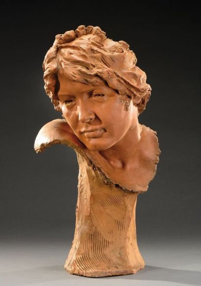 Jules DESBOIS (1851-1935) Sculpture en terre cuite figurant un visage de jeune homme....