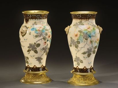 ALBERT DAMMOUSE (1848-1926) à SEVRES Paire de vases de forme balustre en céramique...