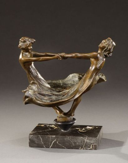 MARCEL BING (1875-1920) Epreuve en bronze à patine brune figurant deux danseuses....