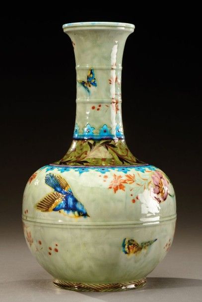 Théodore DECK (1823-1891) Important vase à panse bombée et long col droit annelé...