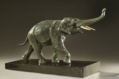 Irénée ROCHARD (1906-1984) Sculpture chryséléphantine en bronze à patine verte et...