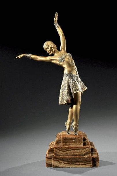 Demeter CHIPARUS (1886 - 1947) «Vedette» Epreuve en bronze à patine dorée. Elle repose...