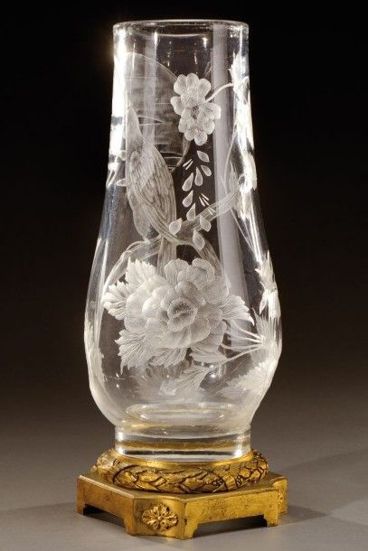 ESCALIER DE CRISTAL Important vase en cristal épais à corps cylindrique pansu à décor...