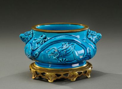Théodore DECK (1823-1891) Coupe circulaire à panse bombée en céramique émaillée bleue...