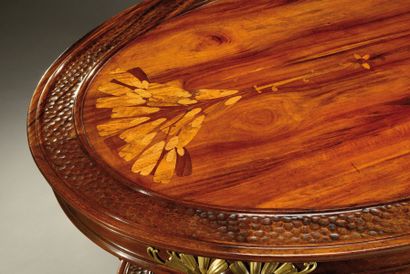 Jules CAYETTE (1882-1953) Exceptionnelle table de milieu en palissandre présentant...