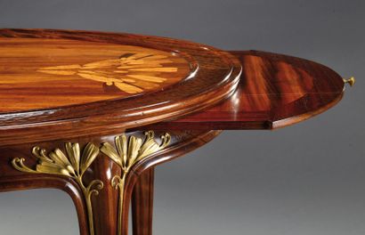 Jules CAYETTE (1882-1953) Exceptionnelle table de milieu en palissandre présentant...
