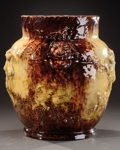 THEODORE DECK (1823-1891) et JOSEPH GUSTAVE CHERET (1838-1894) Vase à corps pansu...