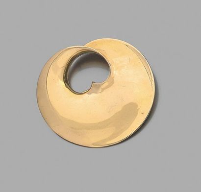 GEORG JENSEN Broche stylisé en or jaune 18k de forme ronde. Signée Diam.: 3.7 cm...