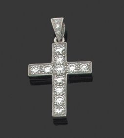 null Pendentif "croix" en or gris 18k serti de diamants de taille brillant. Haut:...