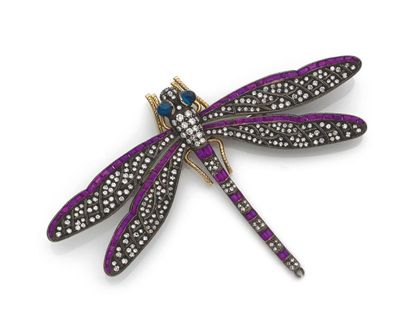 null Grande broche "libellule" en or 18k, les ailes serties de diamants de taille...