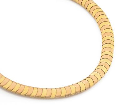 null Collier souple en or jaune et rose. Poids brut: 74.1 g A pink and yellow gold...