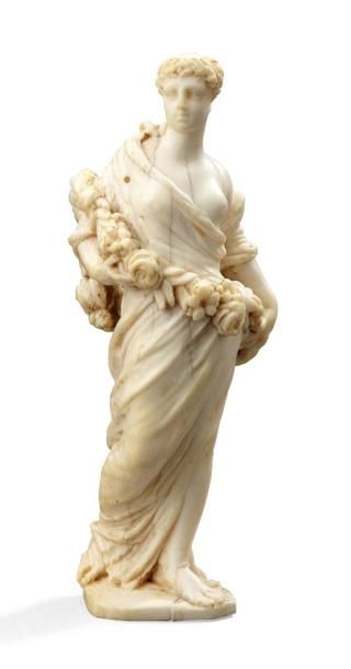null Petite statuette en ivoire sculpté représentant Flore XVIIIème siècle H: 11.5...