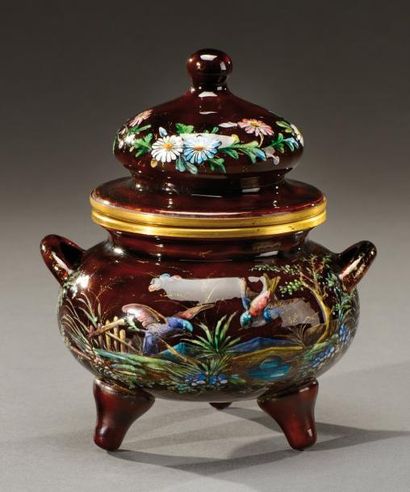 Paul SOYER (1832-1903) Petit pot couvert tripode à panse bombée et anses latérales...