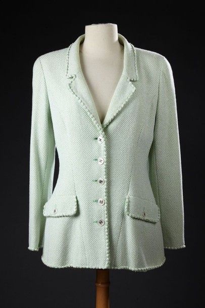 CHANEL boutique veste en laine et coton Verte et blanche, au col découpé d'un V et...