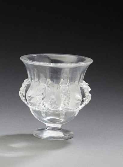 LALIQUE Vase aux oiseaux en cristal. Signé Lalique France. Haut.: 12 cm