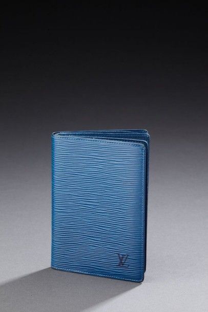LOUIS VUITTON Porte cartes épi en cuir bleu 15 x 10.5 cm