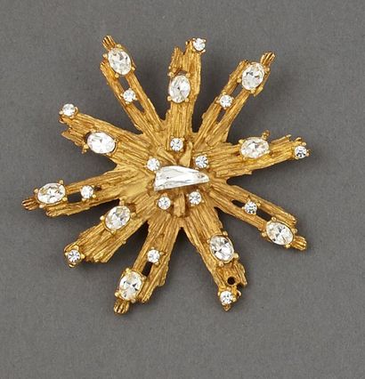 GAVILANE Broche en forme d'étoile en métal doré, rehaussée de strass à l'imitation...