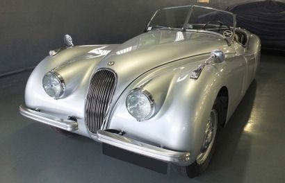 1951 - JAGUAR XK 120 ROADSTER La présentation de la nouvelle Jaguar XK aura un retentissement...