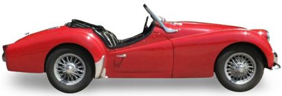 1958 - TRIUMPH TR3 A C'est avec la Triumph TR3 que le succès naissant de la TR2 va...