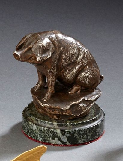 BOFILL, d'après Mascotte en bronze argenté figurant un cochon. Haut.: 8 cm