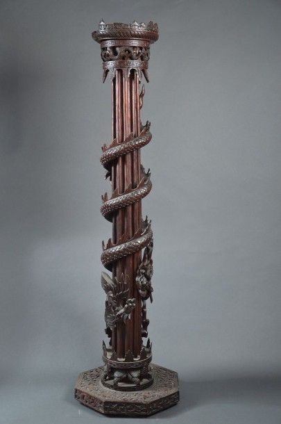 CHINE Support en bois en forme de colonne cannelée décorée d'un dragon et d'un phénix...