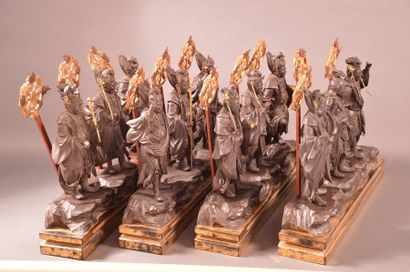 CHINE 4 Éléments de temple en bois sculpté représentant 12 gardiens de temple debouts...