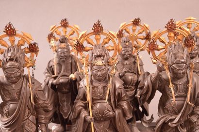 CHINE 4 Éléments de temple en bois sculpté représentant 12 gardiens de temple debouts...